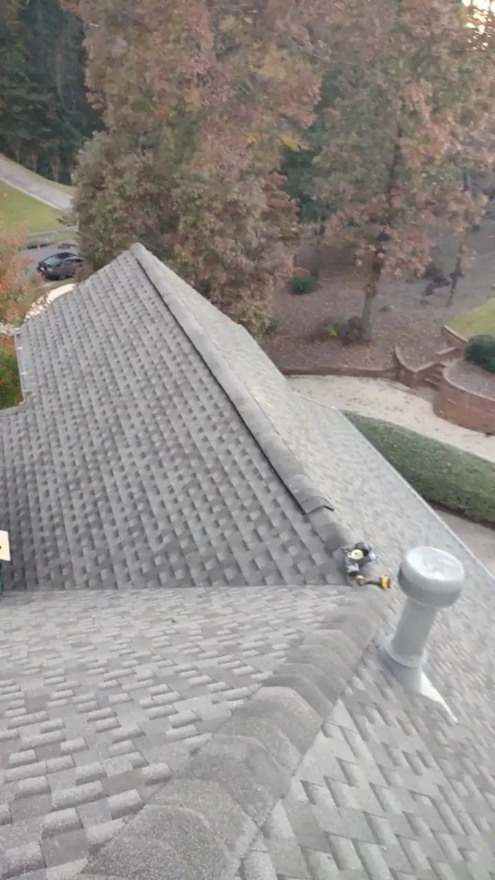 A roofing company in the US offers services to repair and maintain roofs.